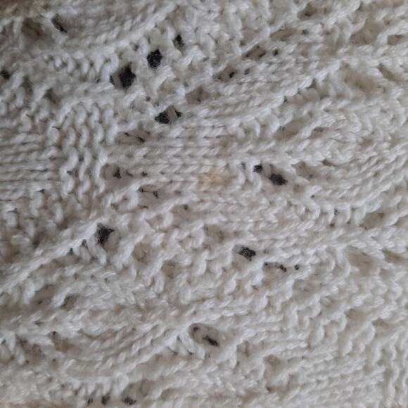 US Sweaters Ivory Leaf Design Scallop Crew Neck S/S Sweater -L - Picture 8 of 12